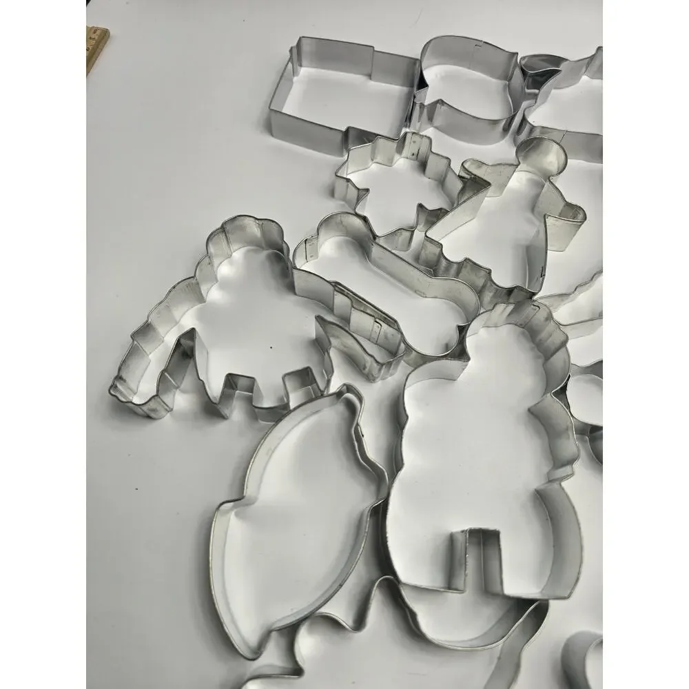 Lot of Mixed Current & Vintage assorted cookie cutters